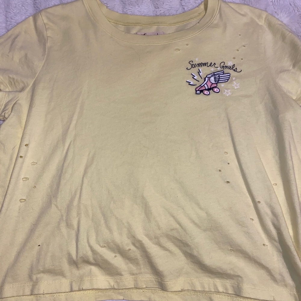 Yellow Hollister shirt:)